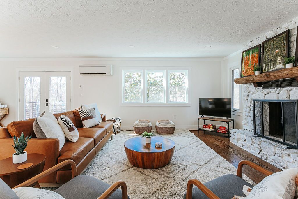 Photo of Livingroom in Nellysford