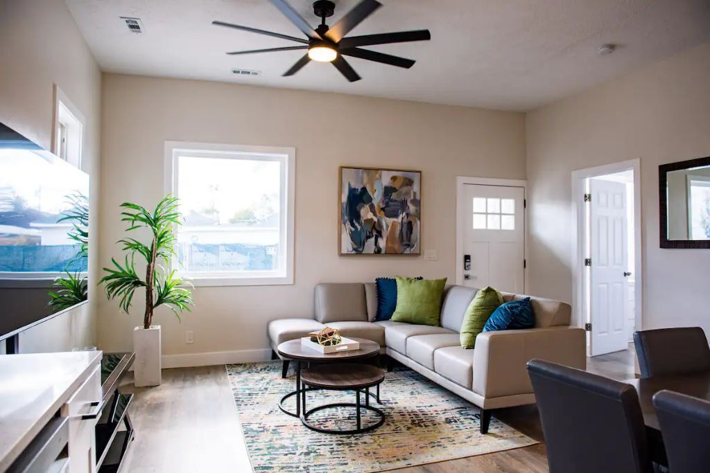Photo of Livingroom in Midvale