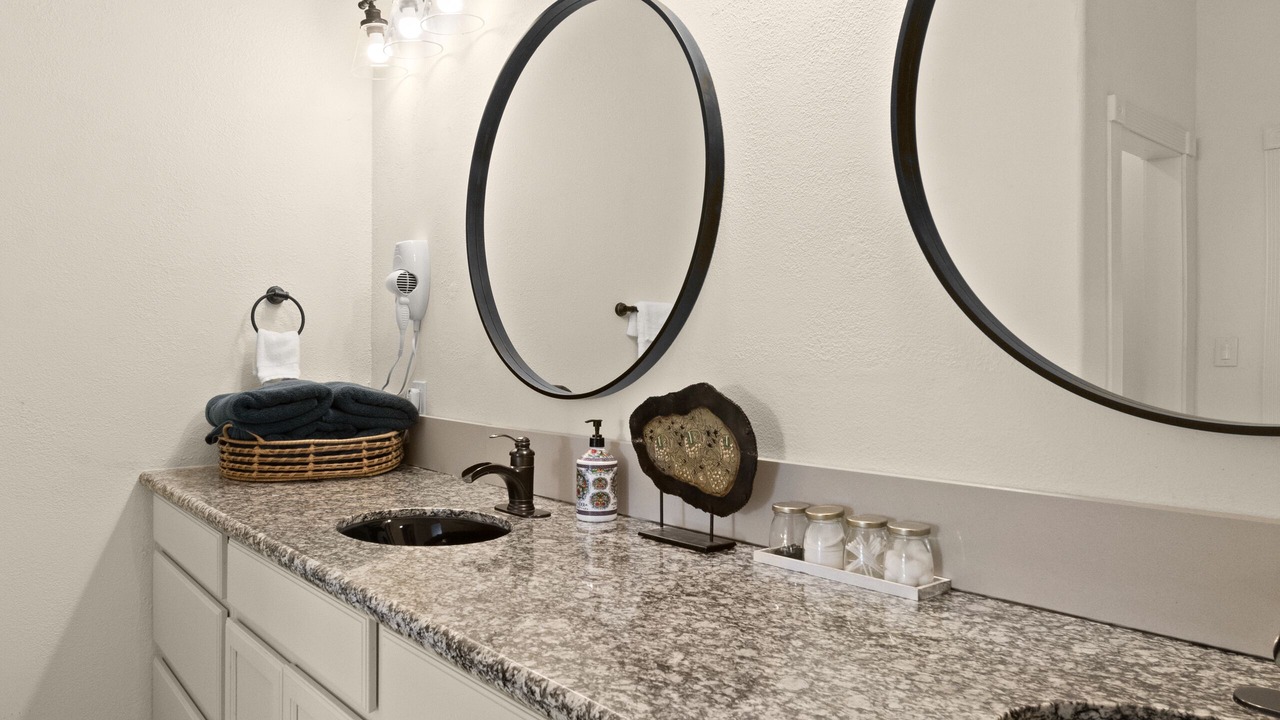 Photo of Bathroom in Cottonwood Shores