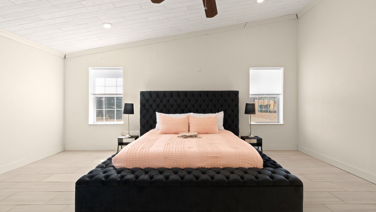 Photo of Bedroom in Cottonwood Shores