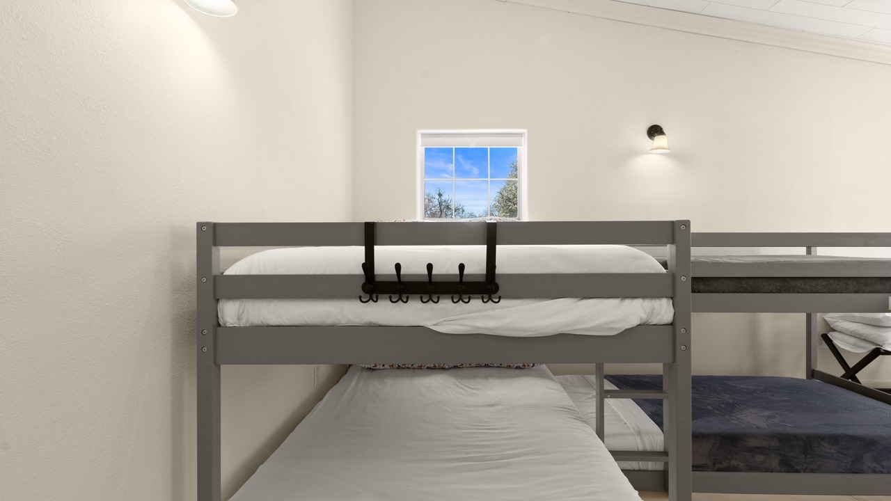 Photo of Bedroom in Cottonwood Shores