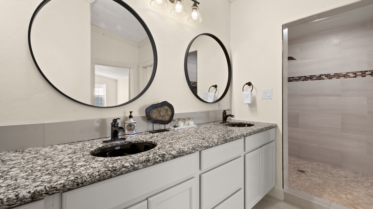 Photo of Bathroom in Cottonwood Shores
