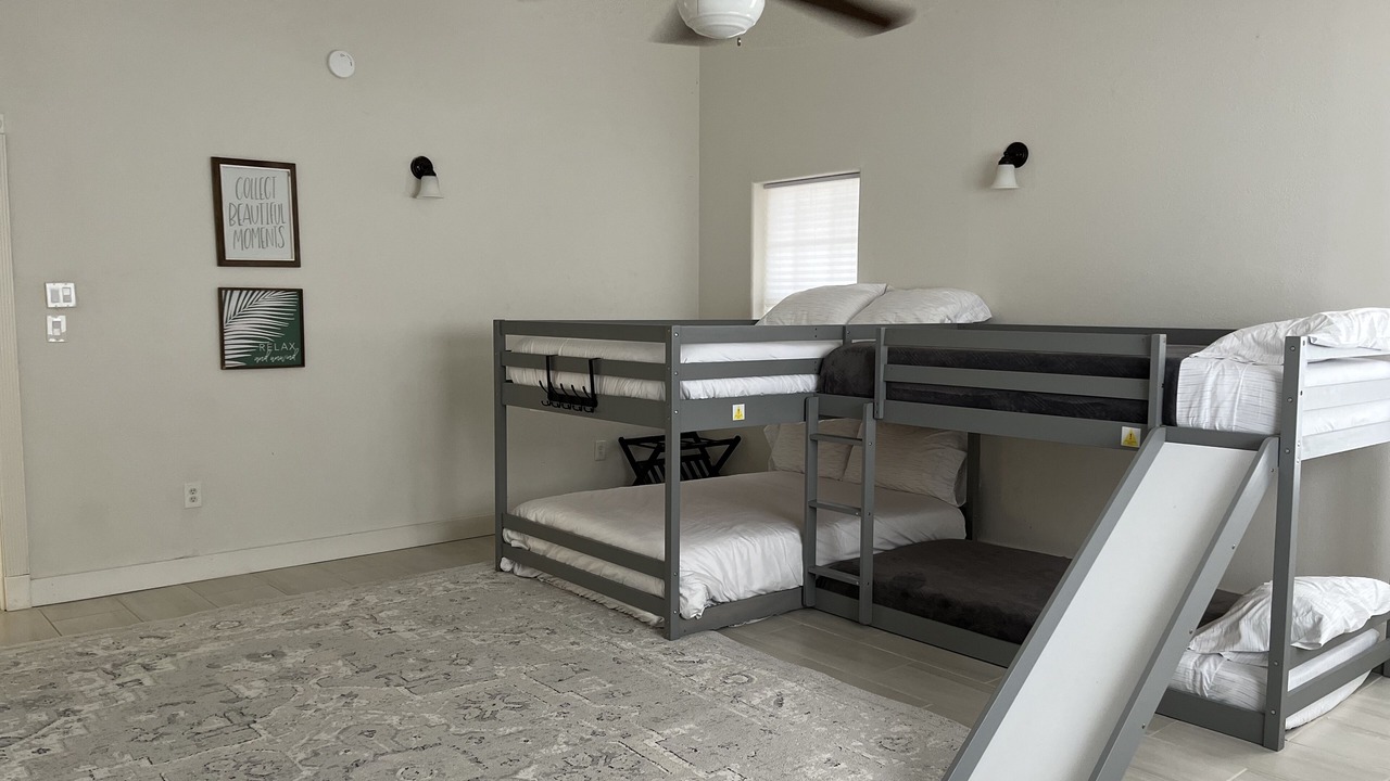 Photo of Bedroom in Cottonwood Shores