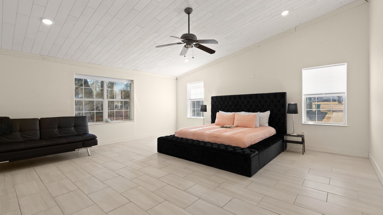 Photo of Bedroom in Cottonwood Shores