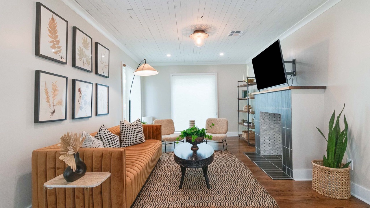 Photo of Livingroom in Downtown