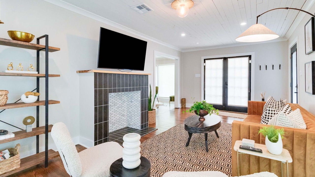 Photo of Livingroom in Downtown