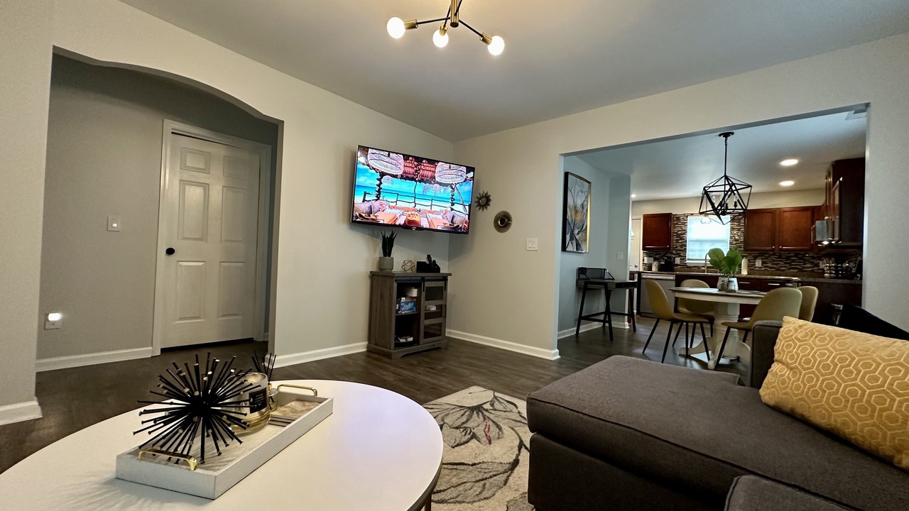 Photo of Livingroom in Southeast Raleigh