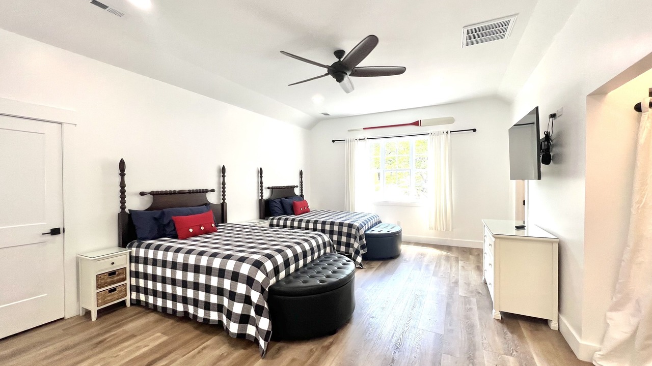 Photo of Bedroom in Andersonville