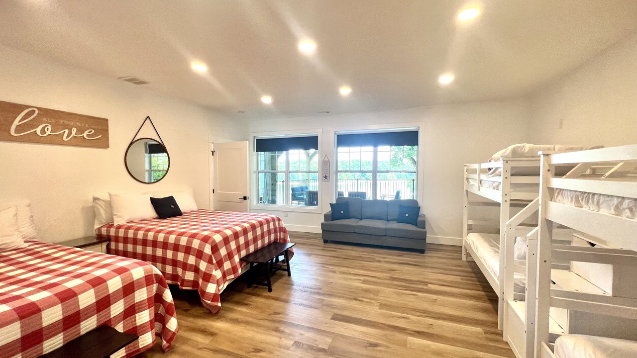 Photo of Bedroom in Andersonville