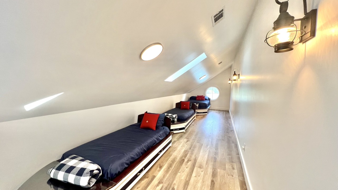 Photo of Bedroom in Andersonville