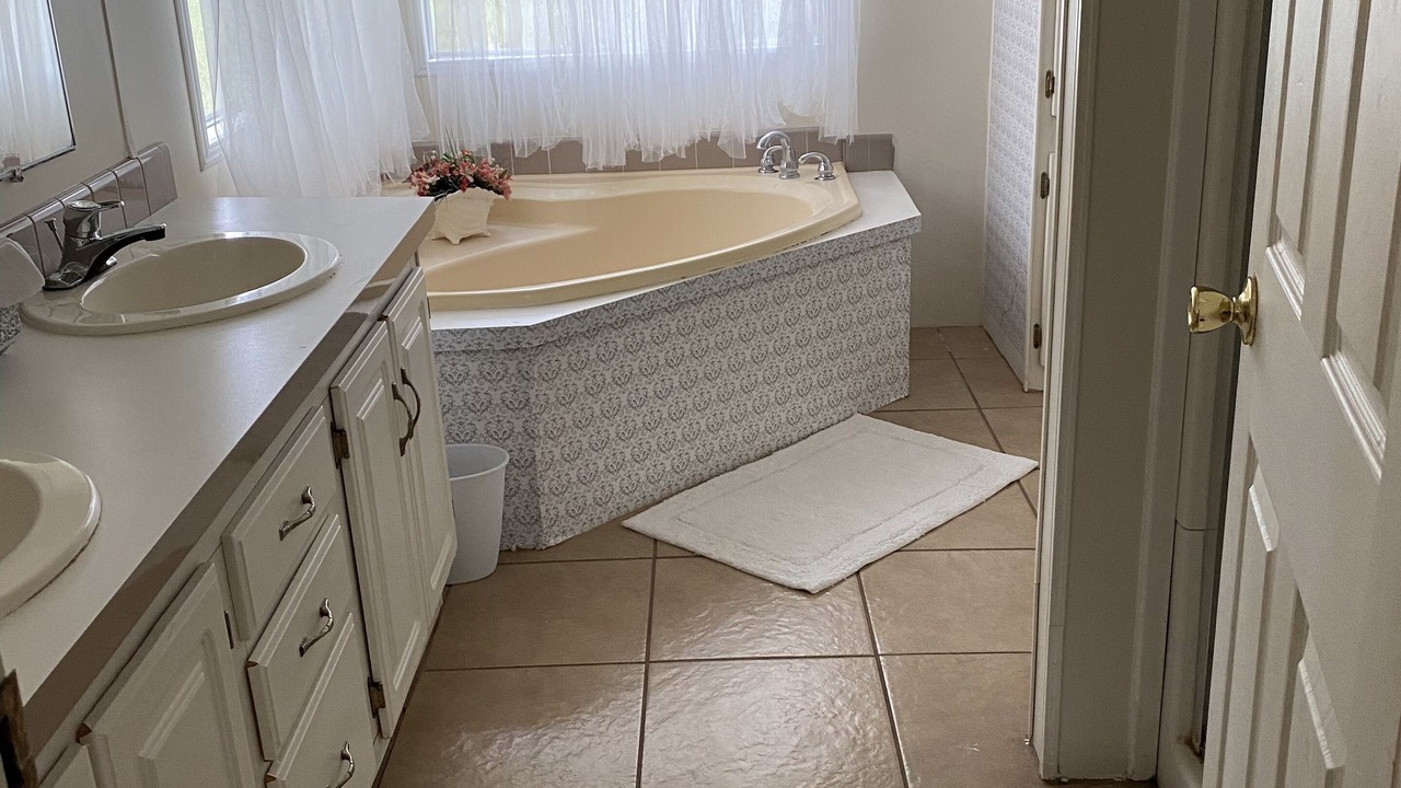 Photo of Bathroom in Canyon Lake