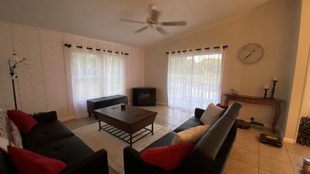 Photo of Livingroom in Canyon Lake