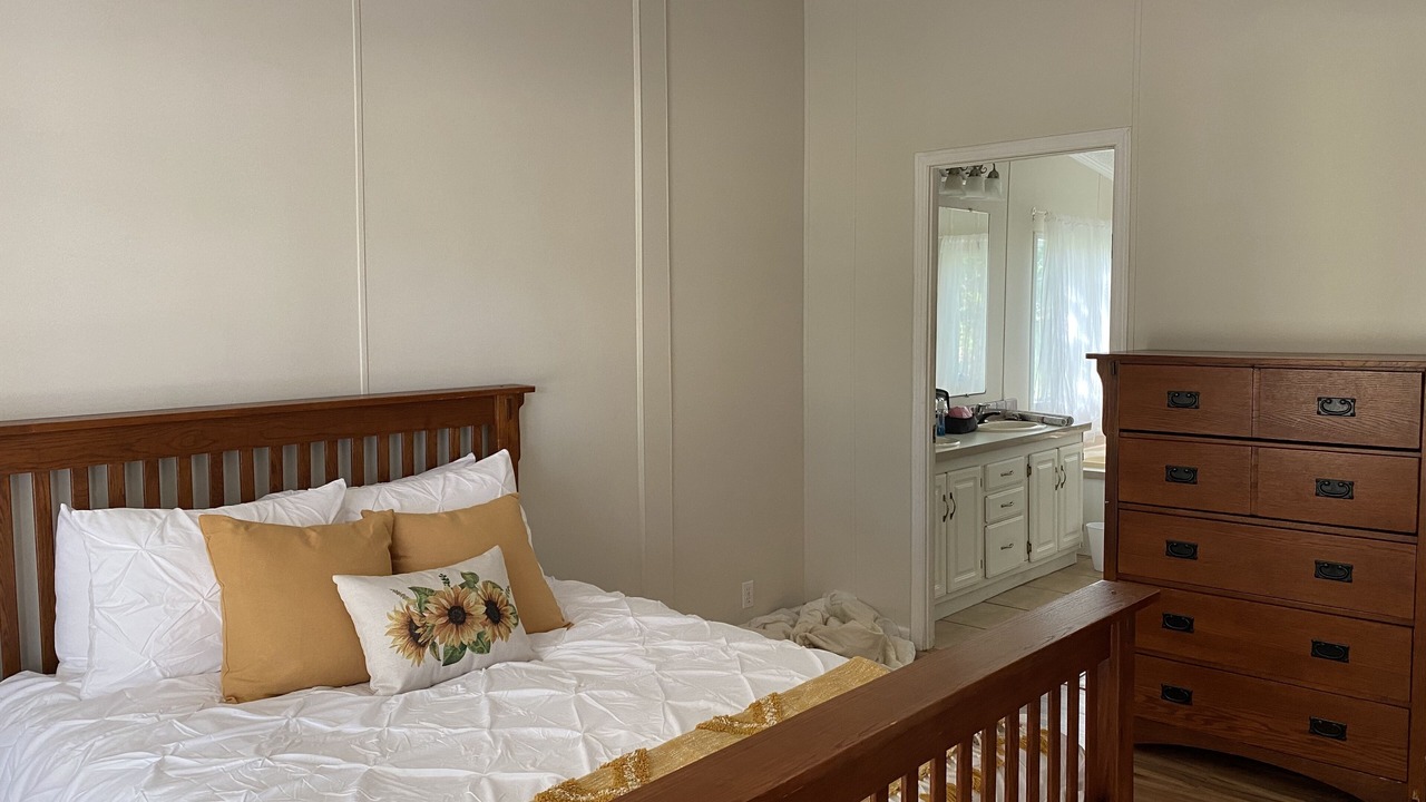 Photo of Bedroom in Canyon Lake