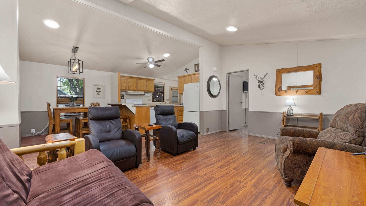 Photo of Livingroom in Kernville