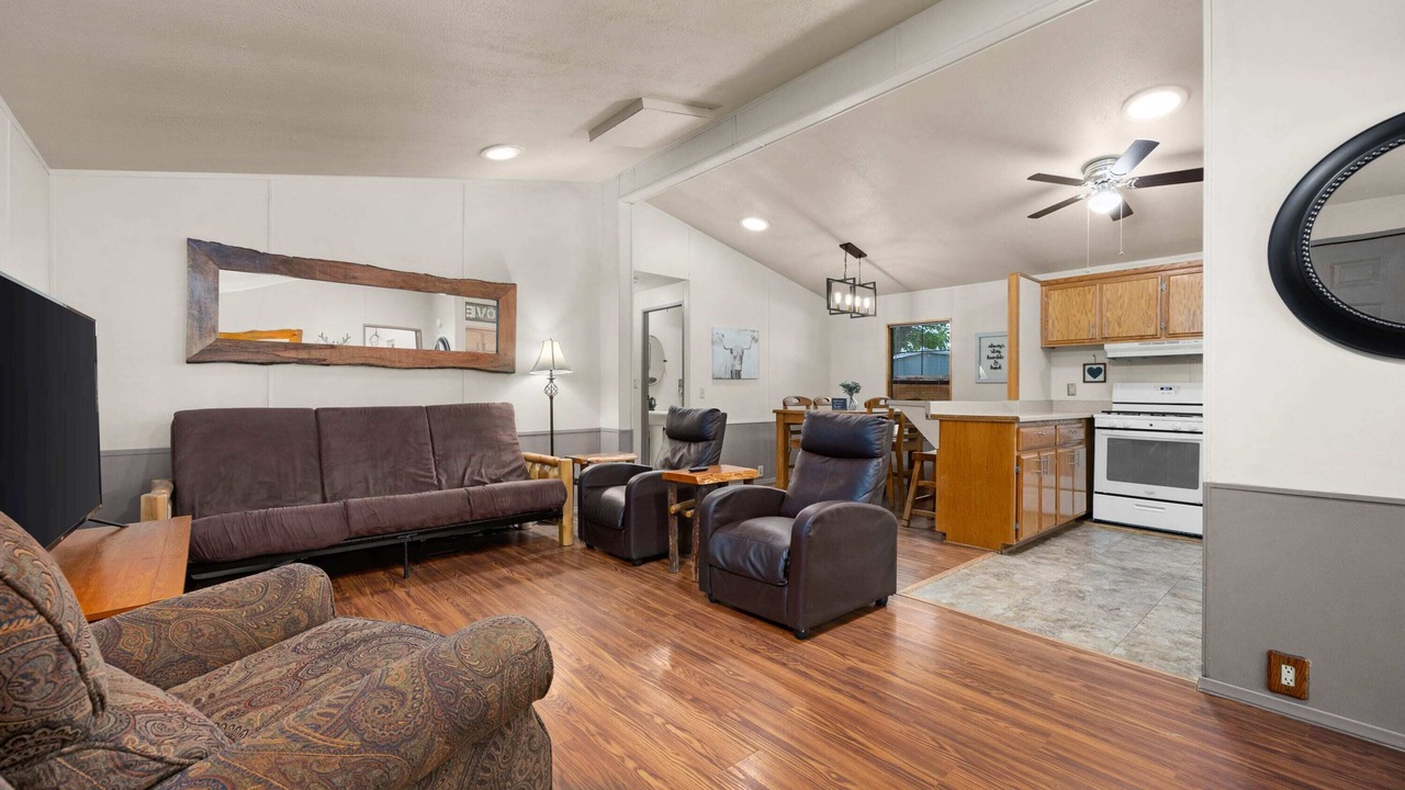 Photo of Livingroom in Kernville