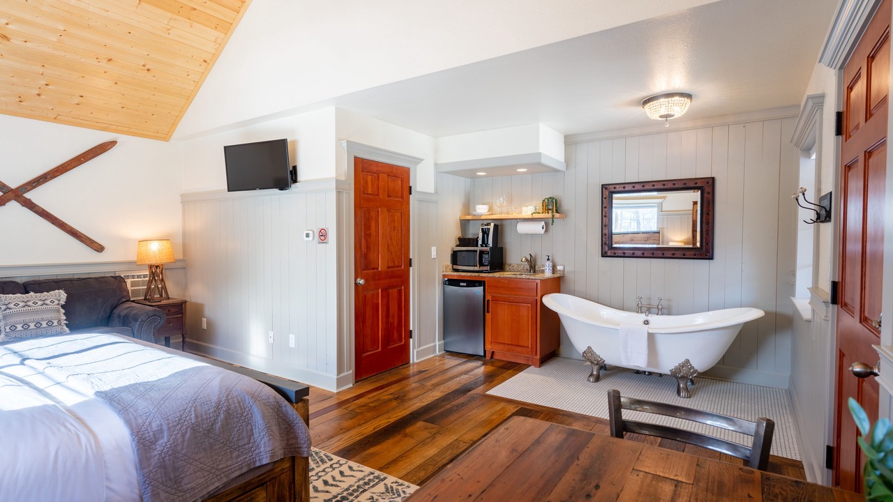 Photo of Bedroom in McCloud