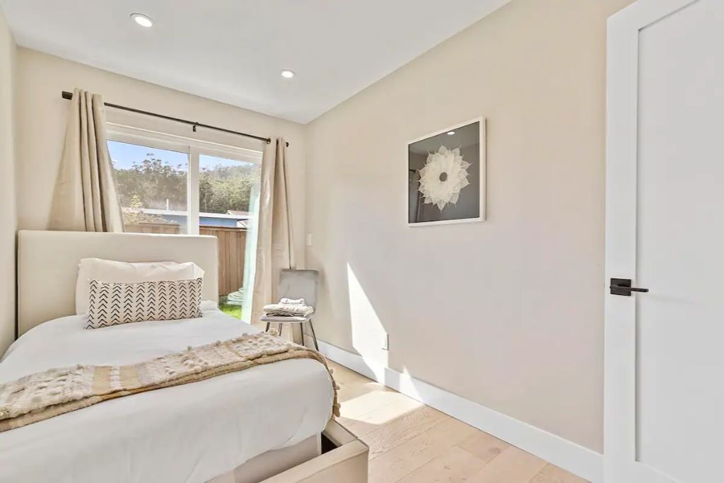 Photo of Bedroom in Linda Mar