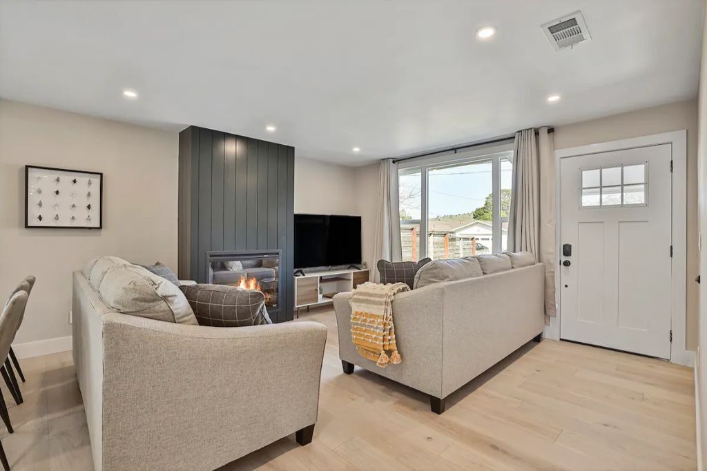 Photo of Livingroom in Linda Mar