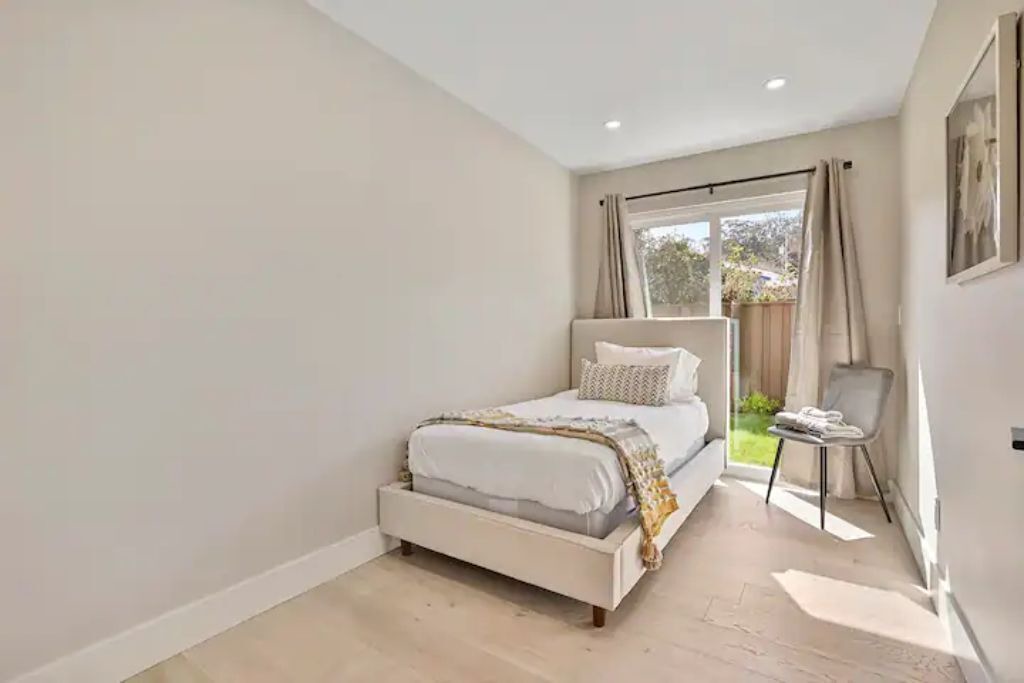 Photo of Bedroom in Linda Mar