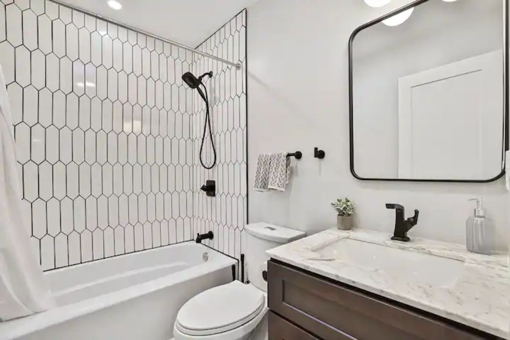 Photo of Bathroom in Linda Mar