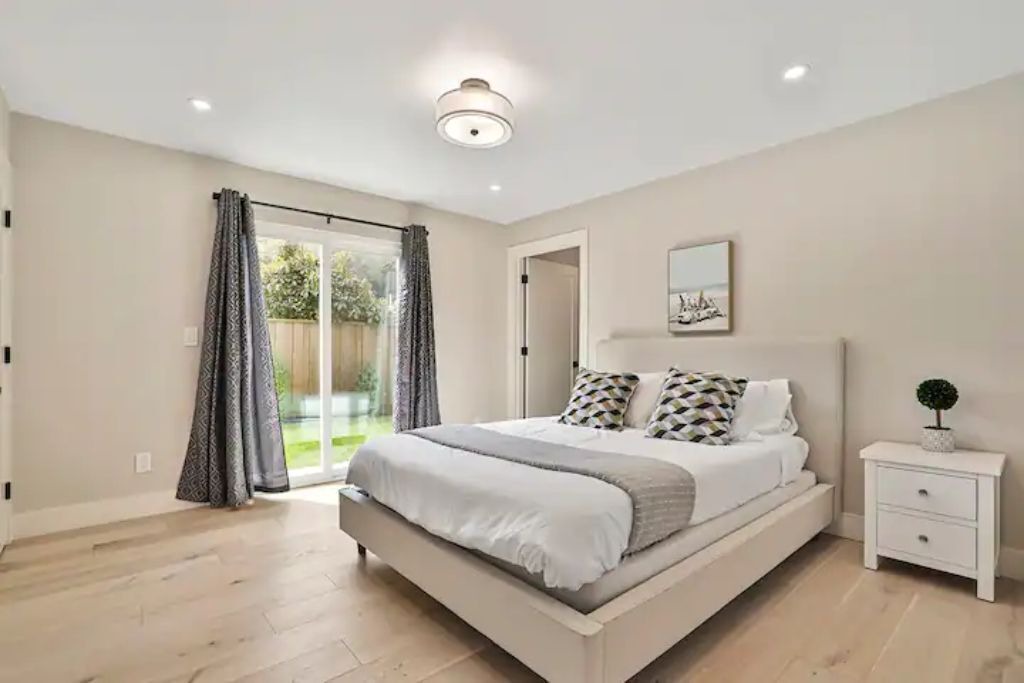 Photo of Bedroom in Linda Mar