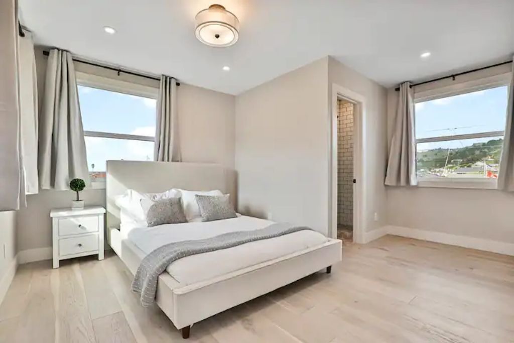 Photo of Bedroom in Linda Mar