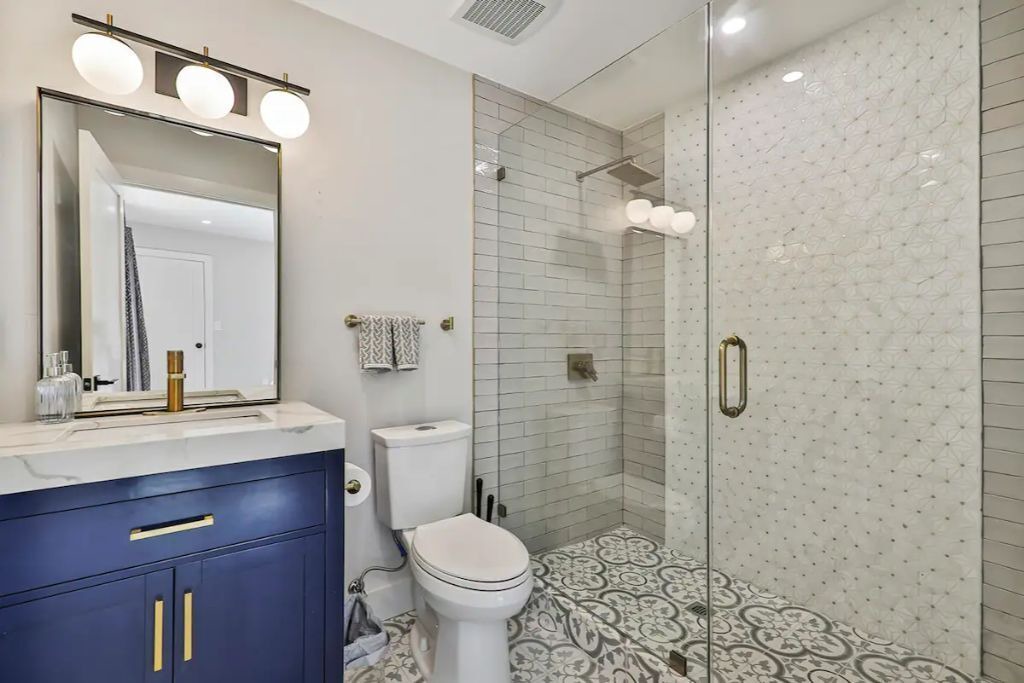 Photo of Bathroom in Linda Mar