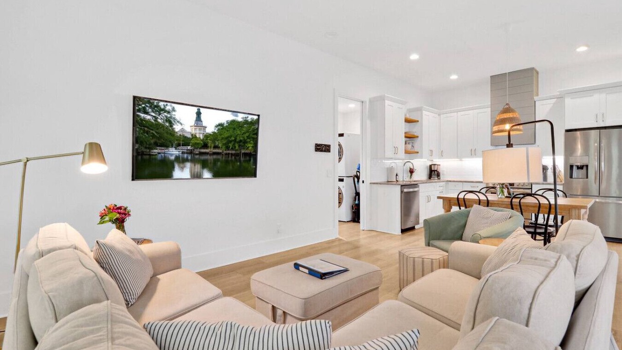 Photo of Livingroom in Northwest Quadrant