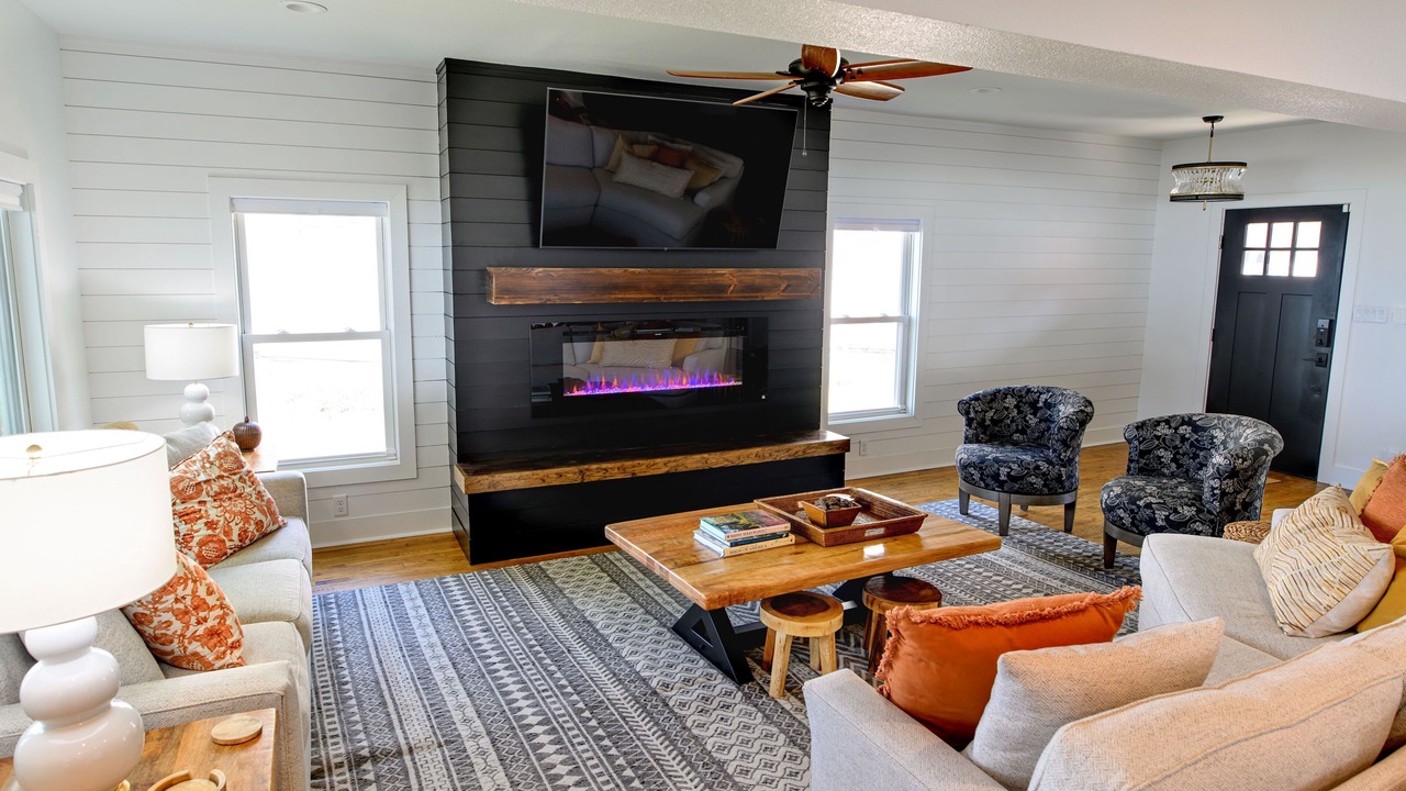 Photo of Livingroom in Gun Barrel City