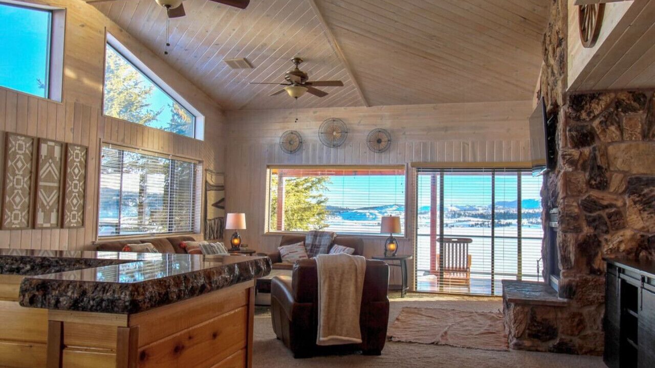 Photo of Bedroom in Mammoth Creek