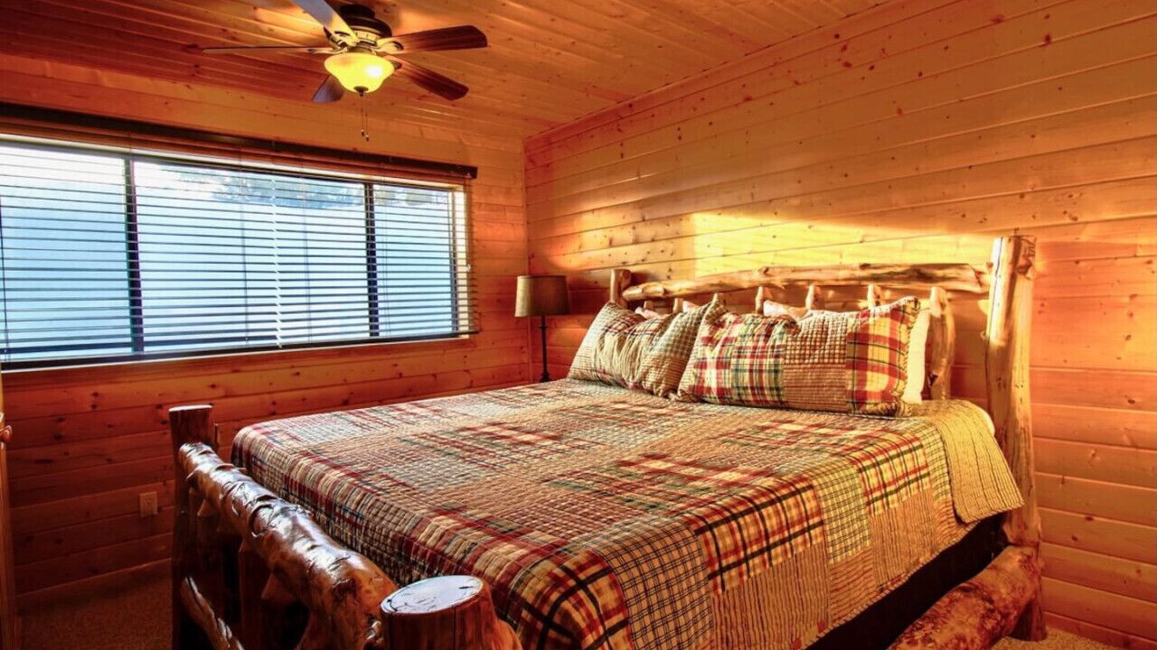Photo of Bedroom in Mammoth Creek