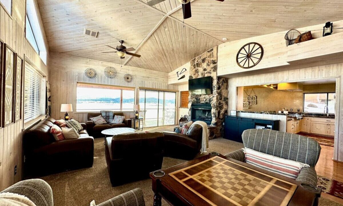 Photo of Bedroom in Mammoth Creek