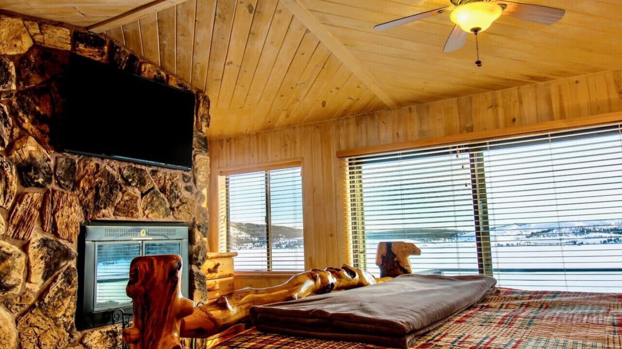 Photo of Bedroom in Mammoth Creek