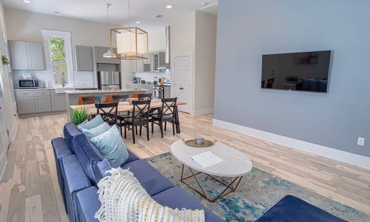 Photo of Livingroom in Near East Side
