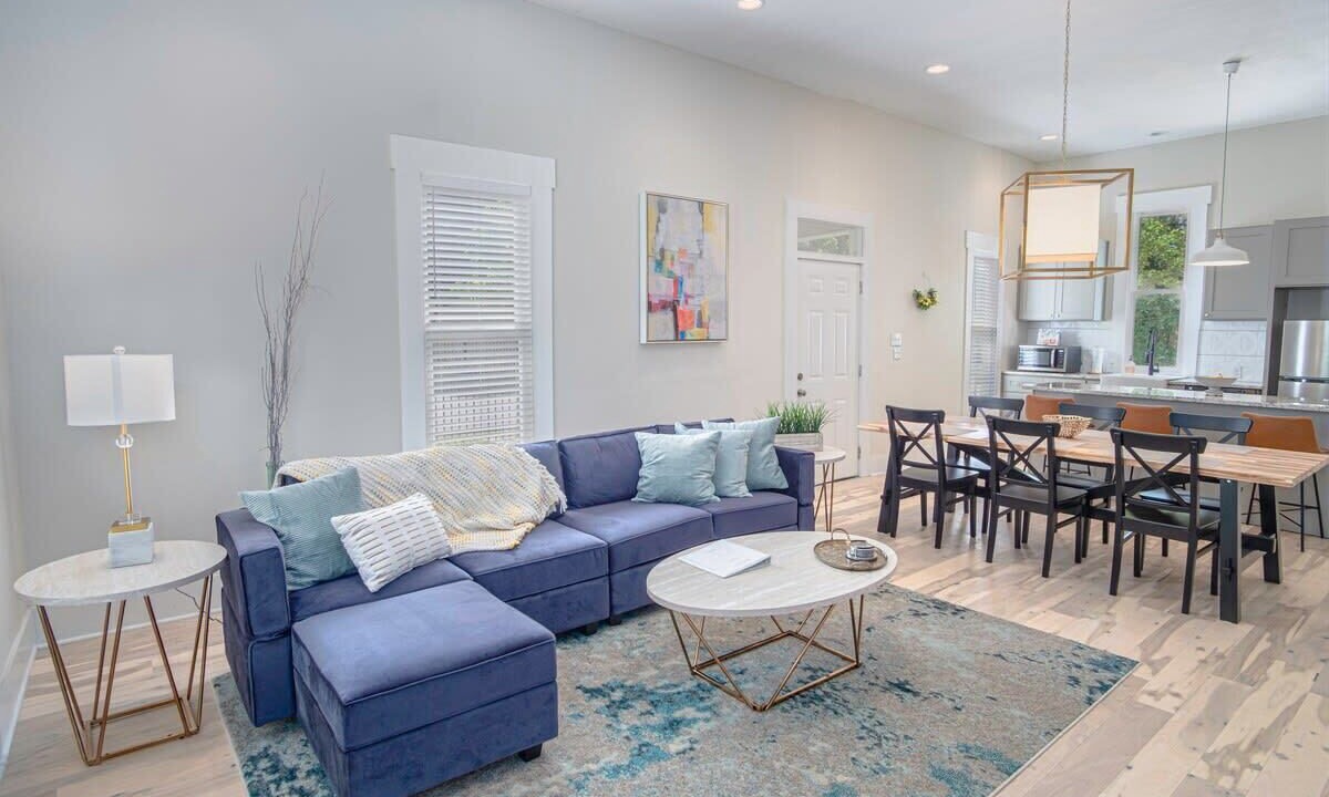 Photo of Livingroom in Near East Side