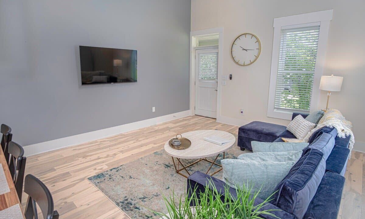 Photo of Livingroom in Near East Side