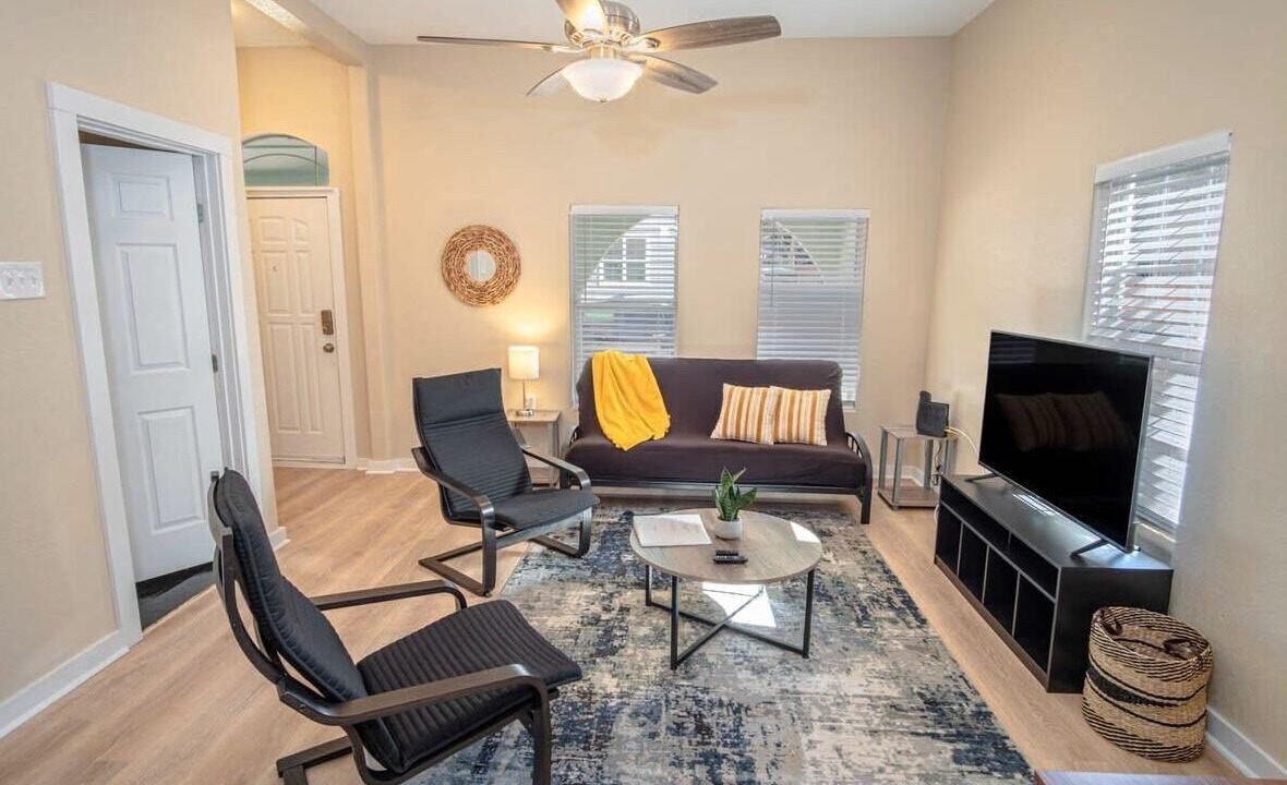 Photo of Livingroom in Near East Side