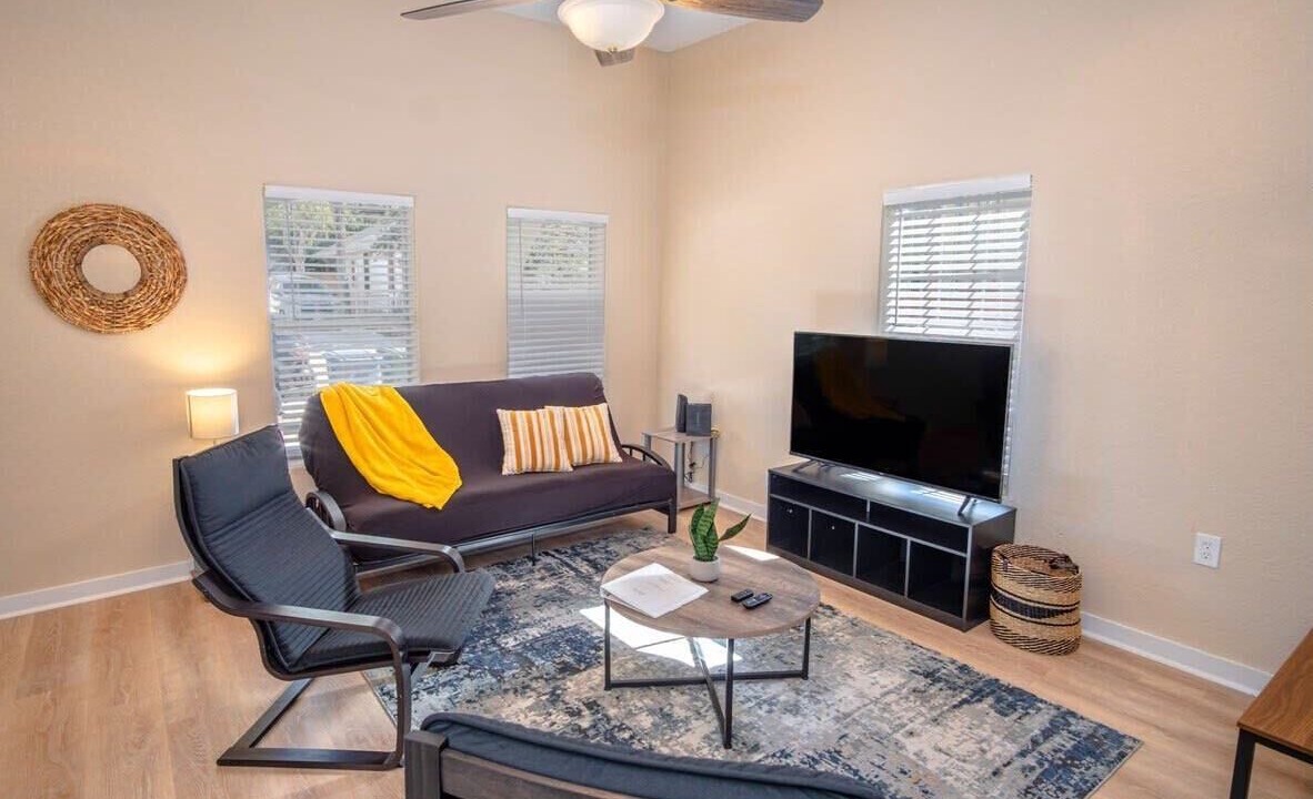 Photo of Livingroom in Near East Side