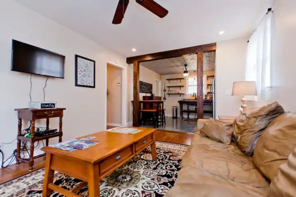 Photo of Livingroom in Chestnut Hill