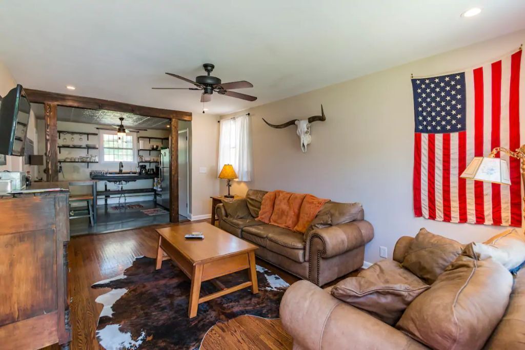 Photo of Livingroom in Chestnut Hill