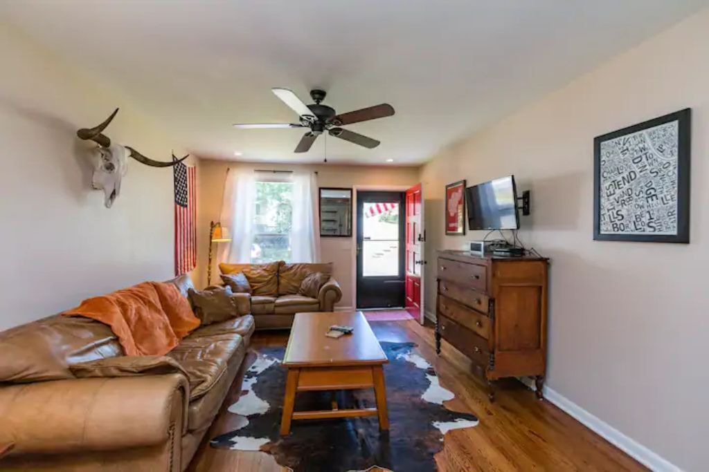 Photo of Livingroom in Chestnut Hill