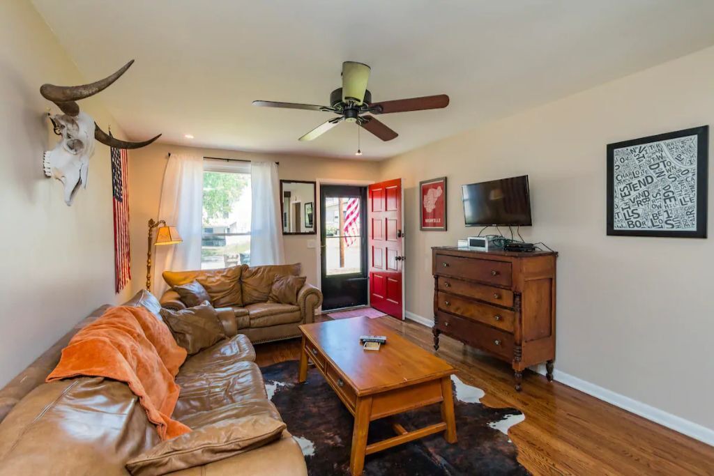 Photo of Livingroom in Chestnut Hill