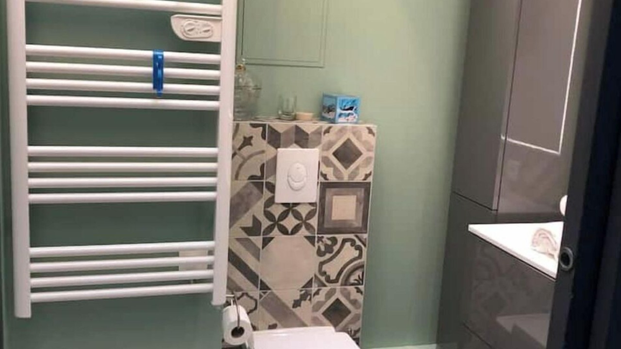 Photo of Bathroom in Poincare - Foch - Anatole France - Croix de Bourgogne