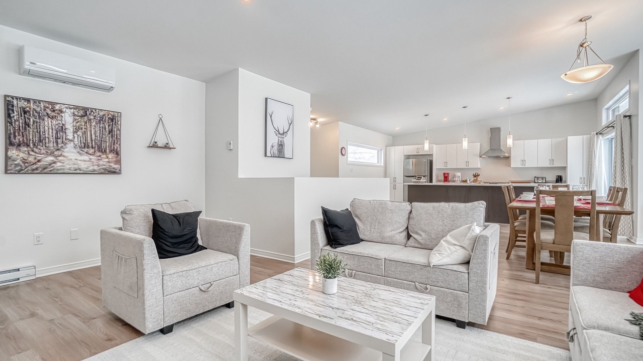 Photo of Livingroom in Val-des-Monts