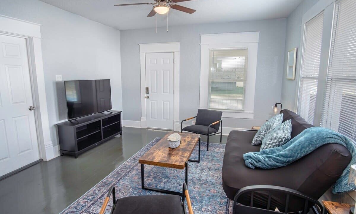 Photo of Livingroom in Near East Side