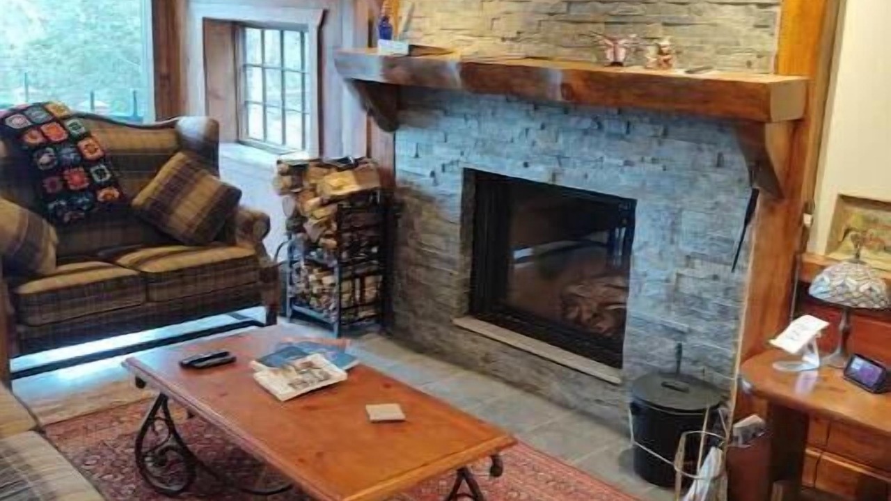 Photo of Livingroom in East Haddam