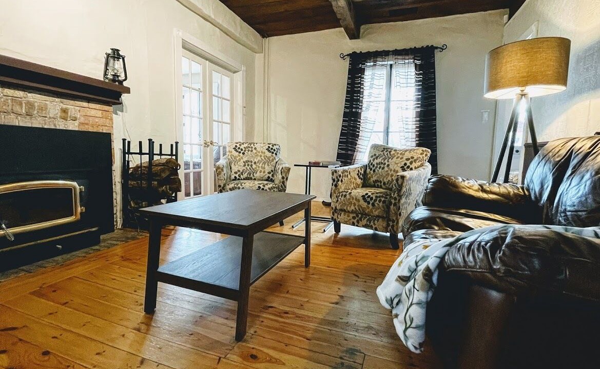 Photo of Livingroom in Ste Petronille