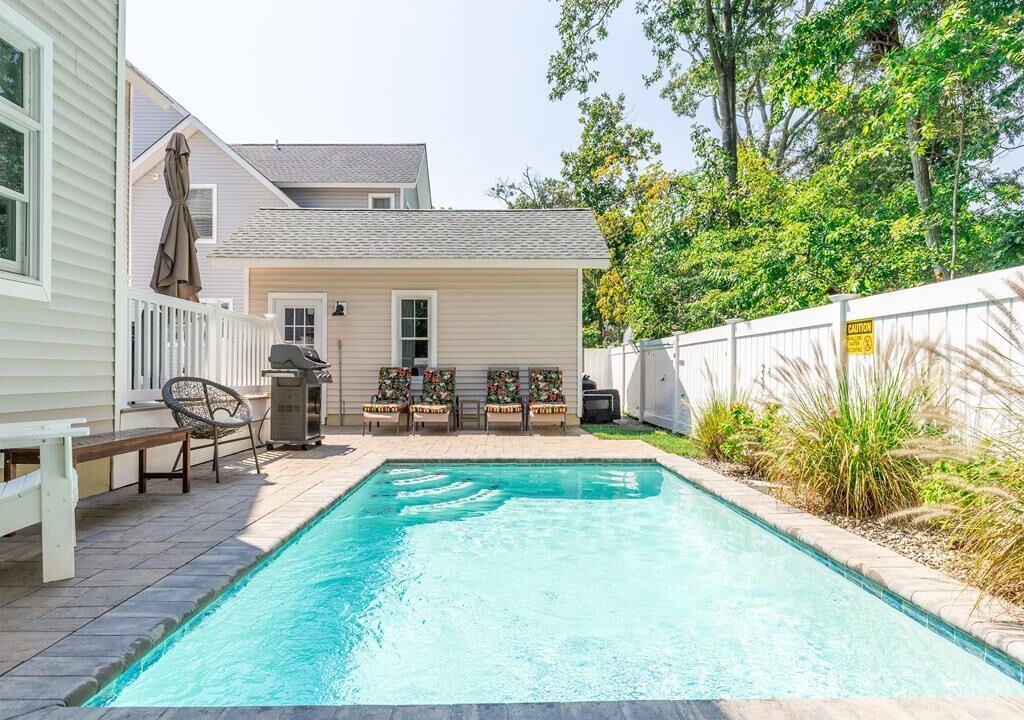 Photo of Outdoor in Town Bank