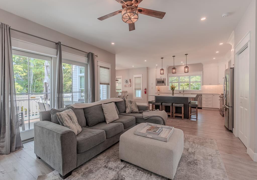 Photo of Livingroom in Town Bank