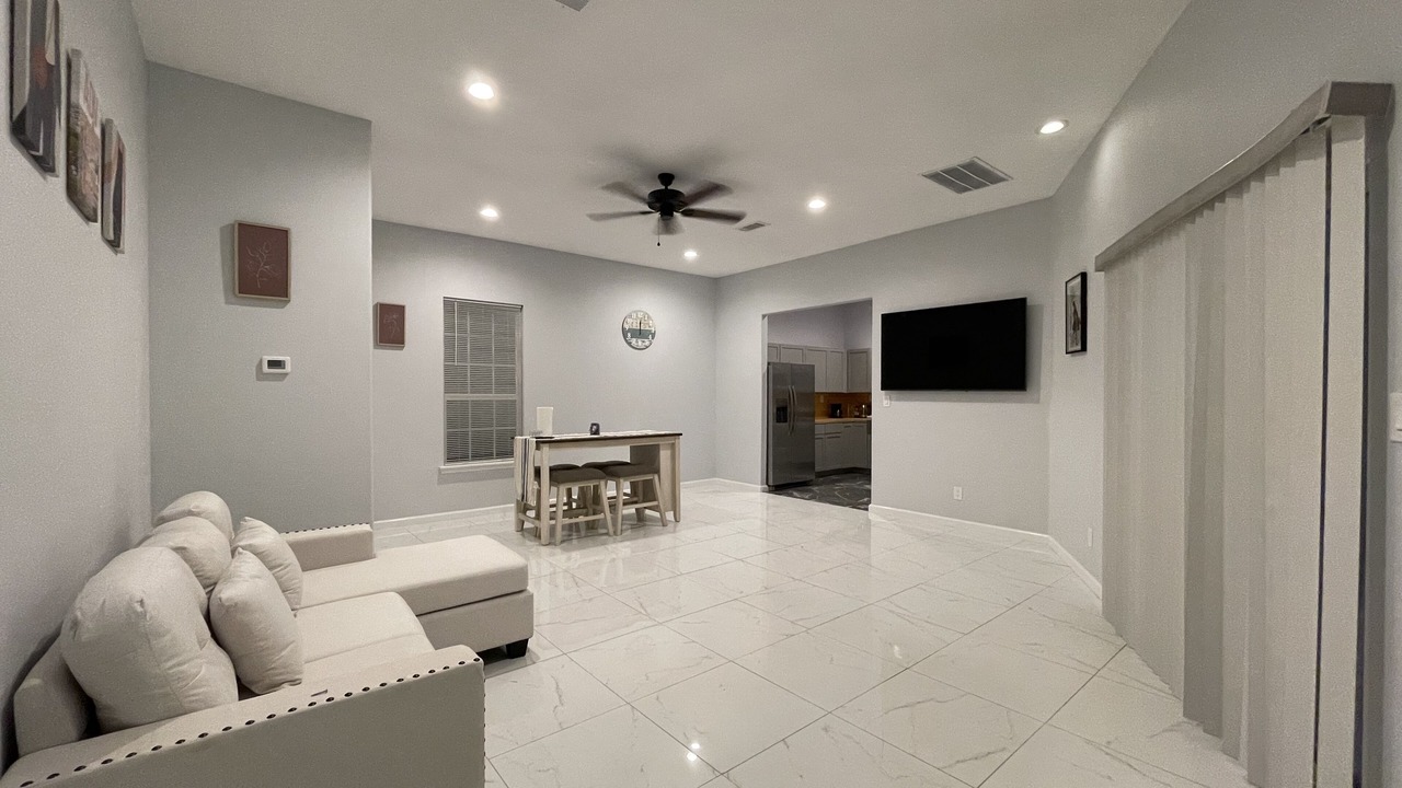 Photo of Livingroom in Haltom City